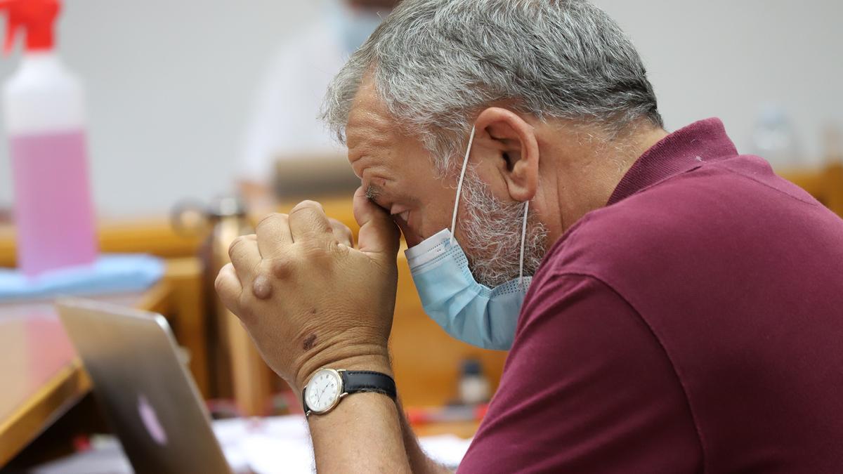 Imagen de Andrés Navarro, portavoz del PSOE en Torrevieja durante el pleno de septiembre en Torrevieja, que se prolongó durante 7 horas.