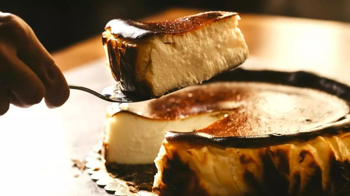 La pastelería con los 'cheesecake' más baratos y virales de Barcelona abre tienda en Gràcia: cuestan 99 céntimos