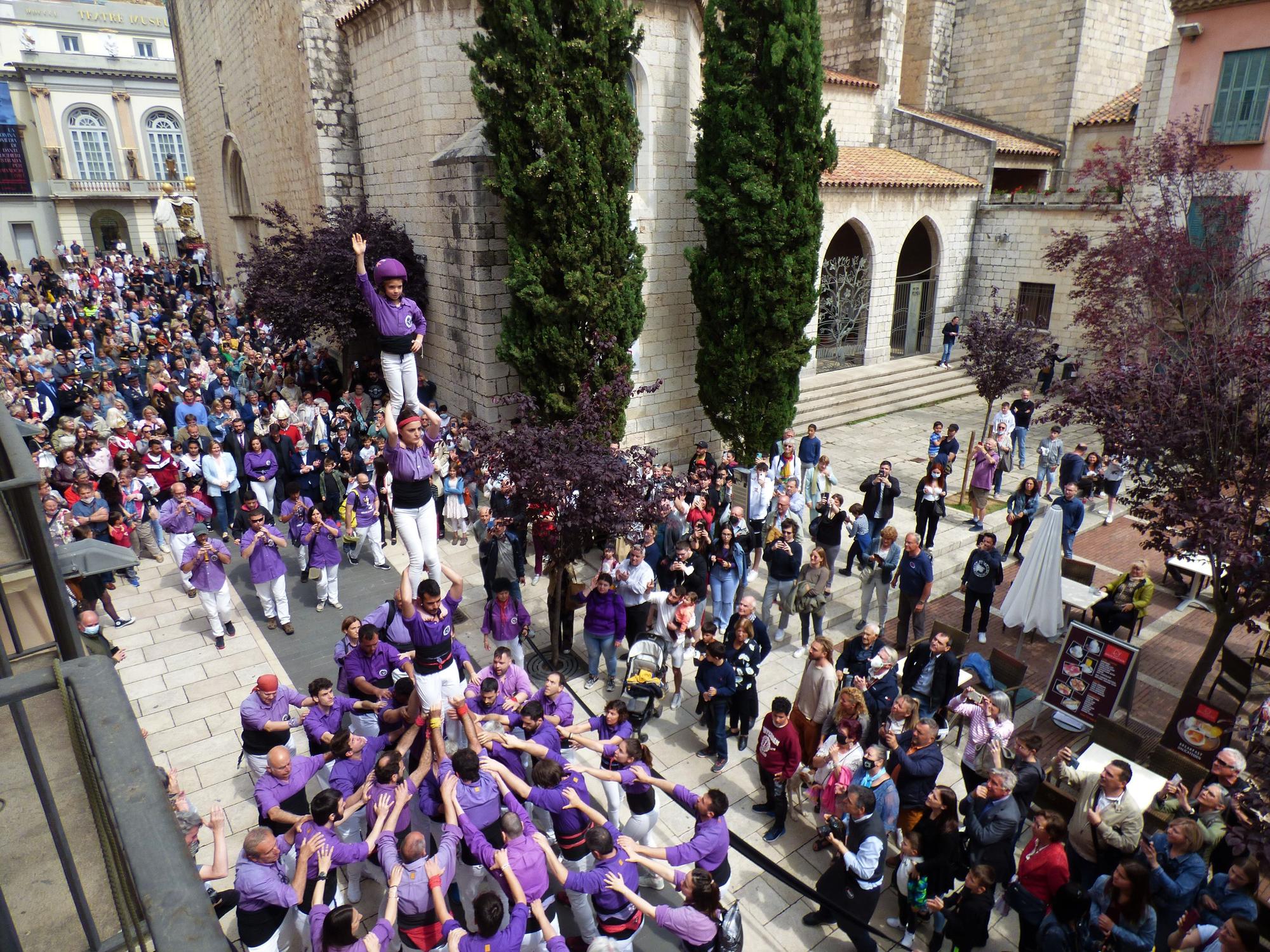 La Colla Castellera aporta emoció a les Fires amb el pilar caminant de Santa Creu