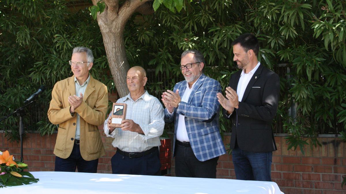 Reconocimiento a su trayectoria. El Consell Local Agrari entregó el premio a Puchol.