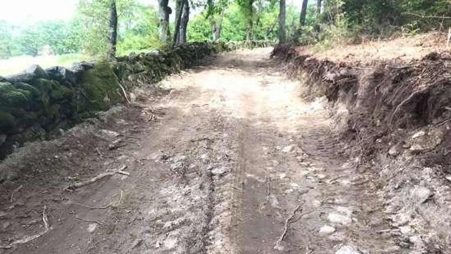 El Concello logra ensanchar un camino en Vilameá