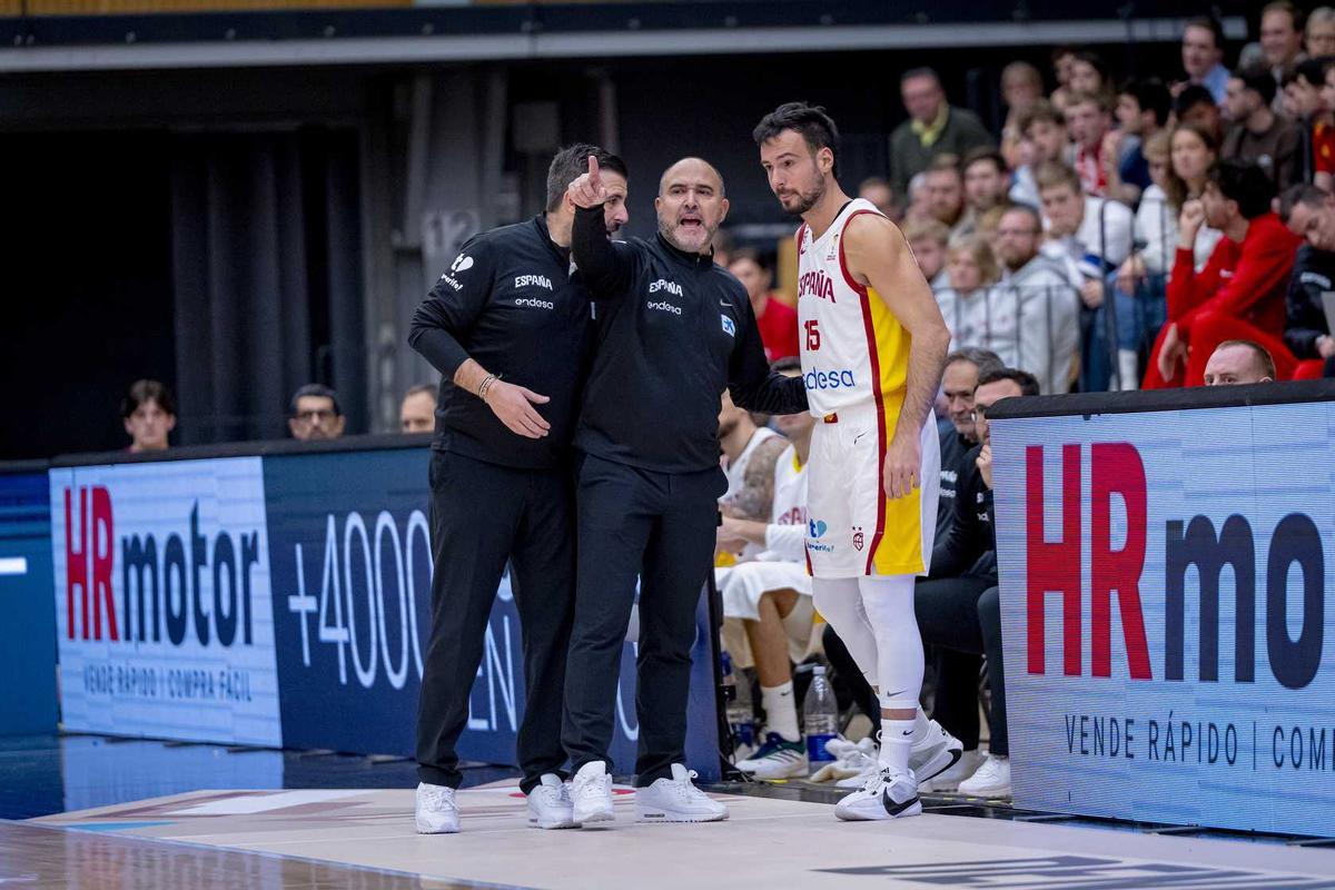 Dos debutantes, el seleccionador y el jugador del Granada, Lluis Costa