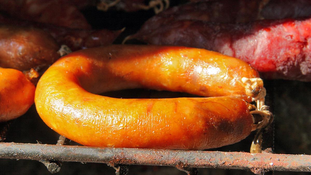 La alheira, embutido tradicional portugués nacido en el siglo XVI, es uno de los productos que mejor resume la relación entre gastronomía, historia e identidad en Portugal.