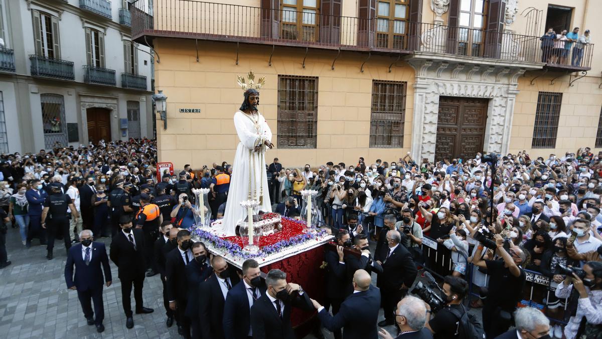 Madrugada de traslados para la veneración 'El Verbo Encarnado' en la Catedral