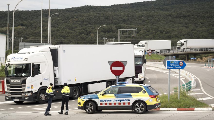 Los agricultores levantan el bloqueo que impedía el paso de camiones a Francia