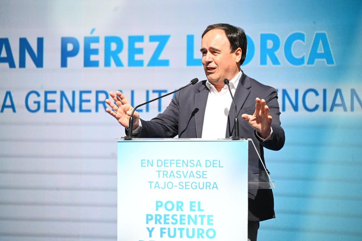 Acto en defensa del trasvase en Pilar de la Horadada con la presencia de los presidentes autonómicos de la Comunidad Valenciana y Murcia, convocado por los regantes Acto en defensa del trasvase en Pilar de la Horadada con la presencia de los presidentes autonómicos de la Comunidad Valenciana y Murcia, convocado por los regantes