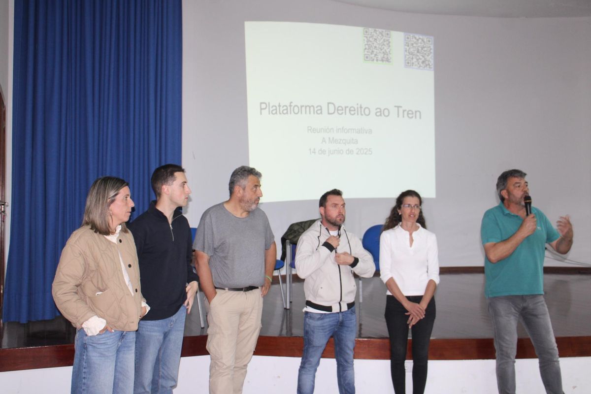 Reunión en A Mezquita de la plataforma ciudadana “Dereito ao tren”