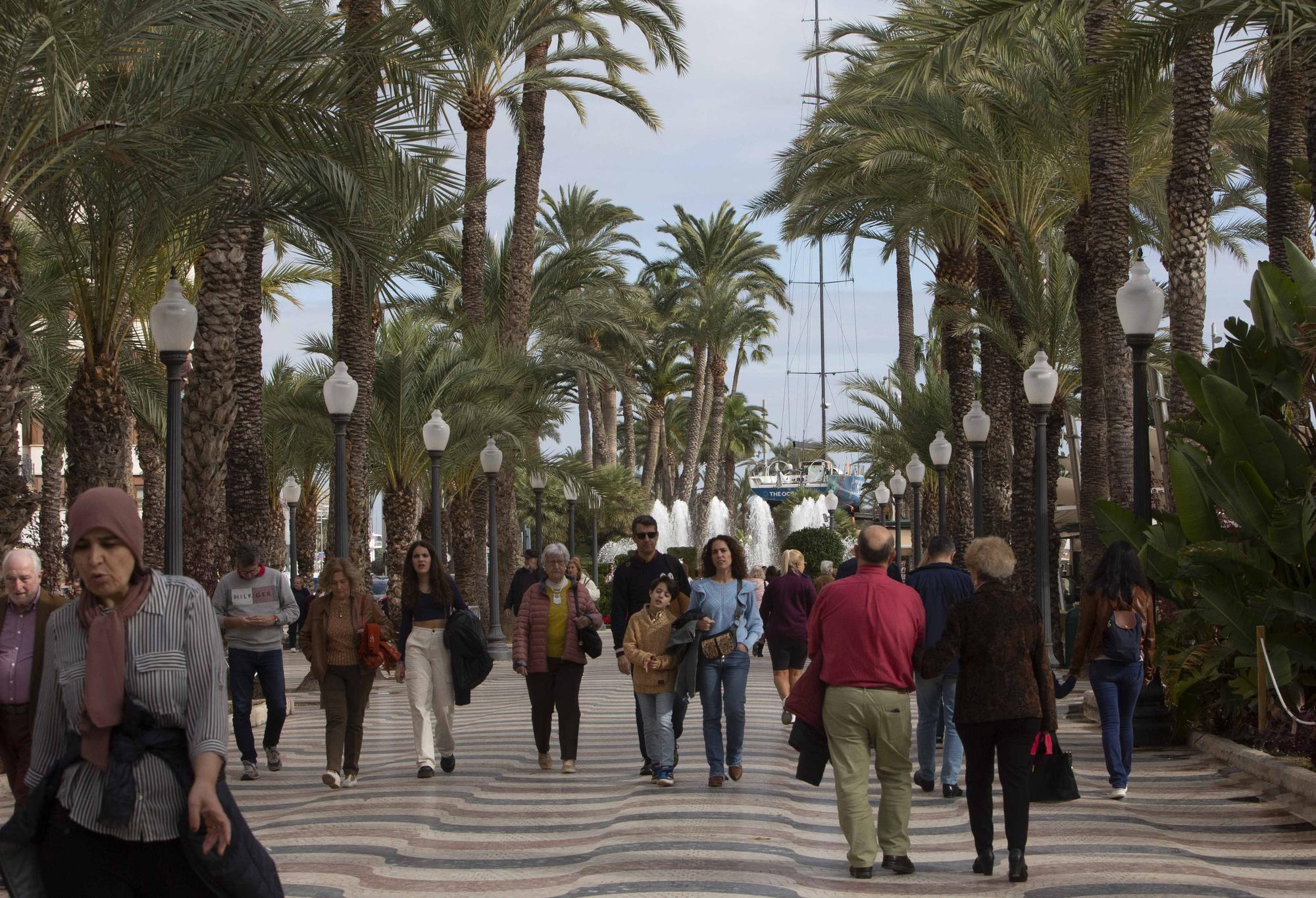 Los turistas desafían al pronóstico del tiempo y llenan el 70% de las plazas durante este macropuente