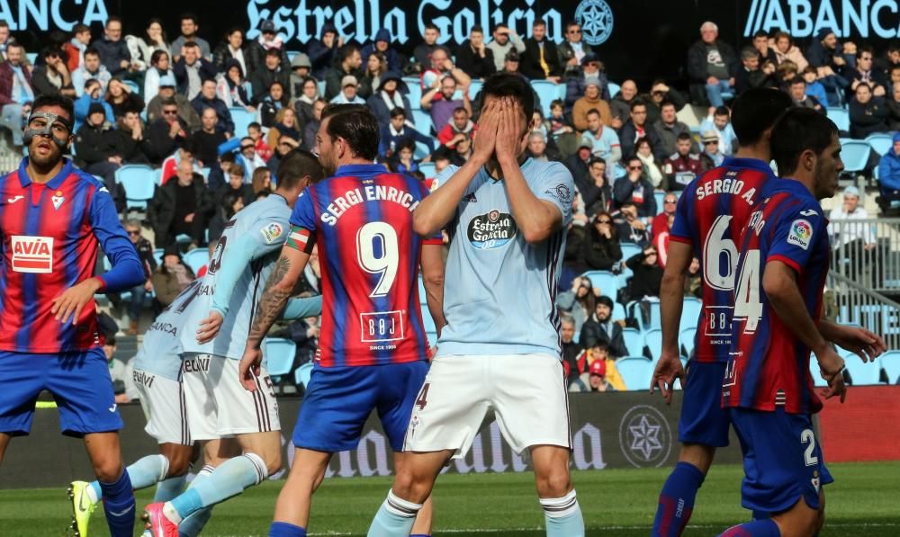 El Celta, negado ante la portería. // Marta G. Brea | Ricardo Grobas