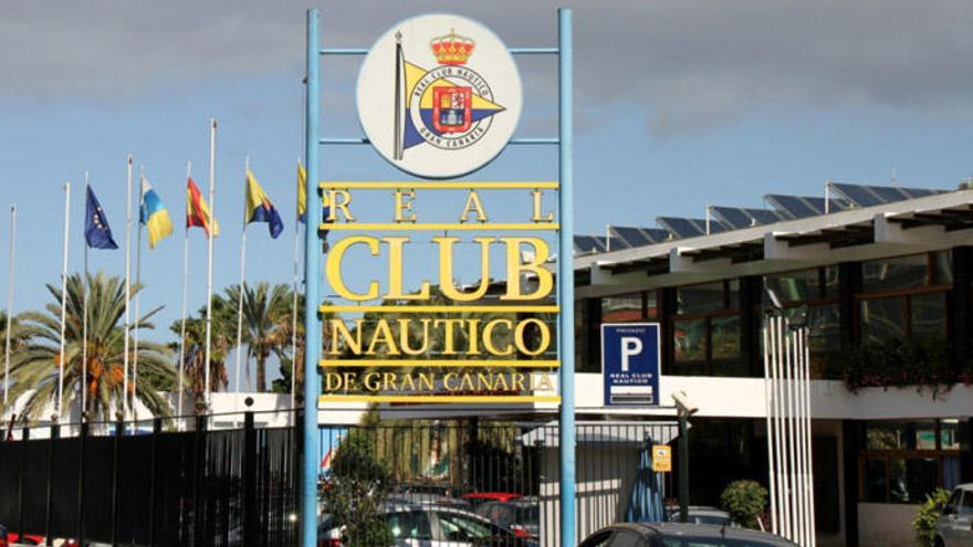 Los socios del Club Náutico rechazan las cuentas de Fernado del Castillo