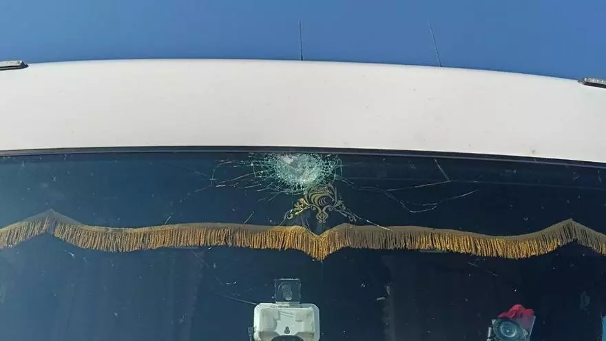 Vídeo: Alarmante lanzamiento de piedras contra camiones en la A-7