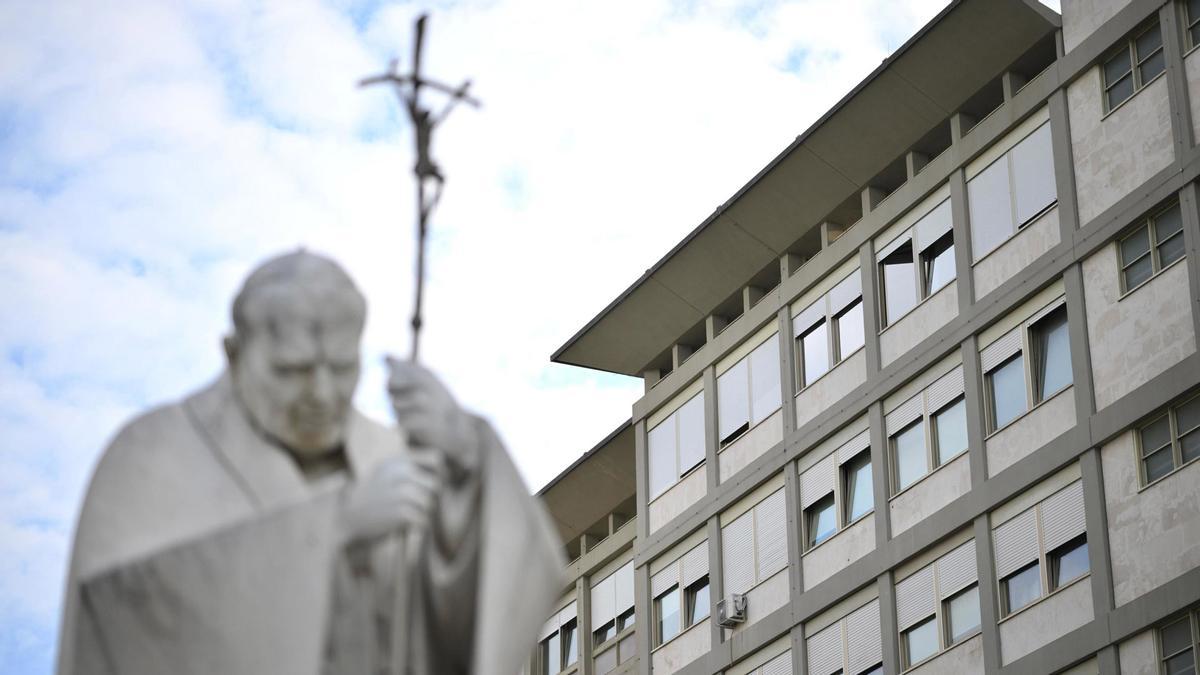 El Papa pasa "la noche bien": "Ha dormido y está descansando"