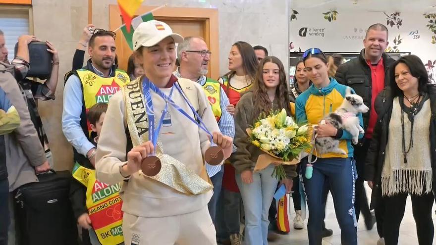 La esquiadora Ana Alonso, arropada por su gente,: “No soy consciente de lo conseguido”