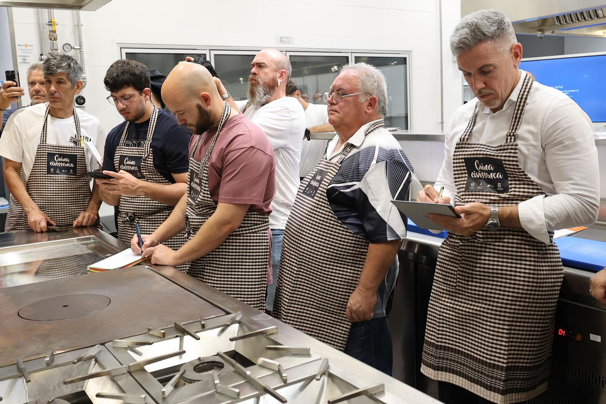 Clase magistral de sushi en la Escuela de Hostelería