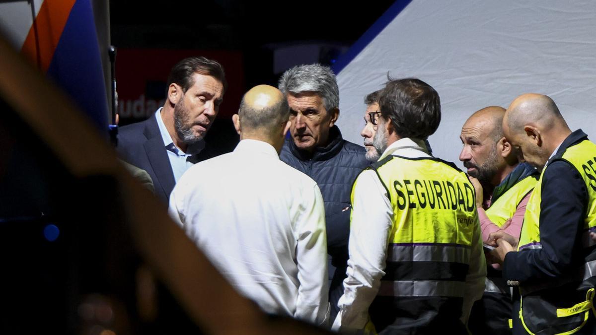 Puente cambia de registro: de la información en tiempo real tras Adamuz al perfil bajo en las 24h posteriores al accidente de Toledo