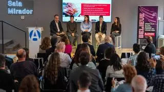 Mesa redonda sobre el futuro del periodismo