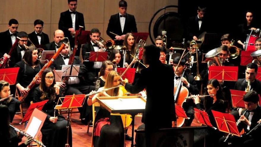 Un momento del concierto de la Unión Musical de Meaño, el sábado por la noche en Ribadumia. // I.A Abella