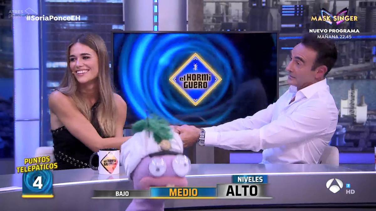 La crítica de Monegal: Telepresentació en societat de noves parelles La crítica de Monegal: Telepresentació en societat de noves parelles