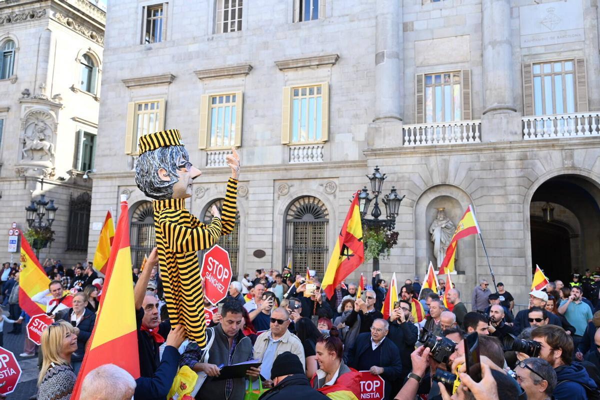 Concentració a la plaça Sant Jaume convocada pel PP contra la amnistia