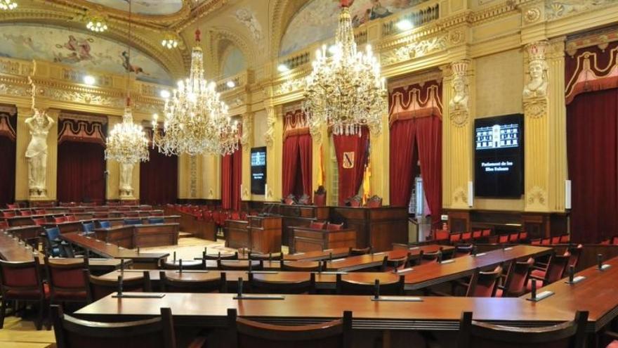 Picornell firma la convocatoria del pleno de constitución del Parlament para el 20
