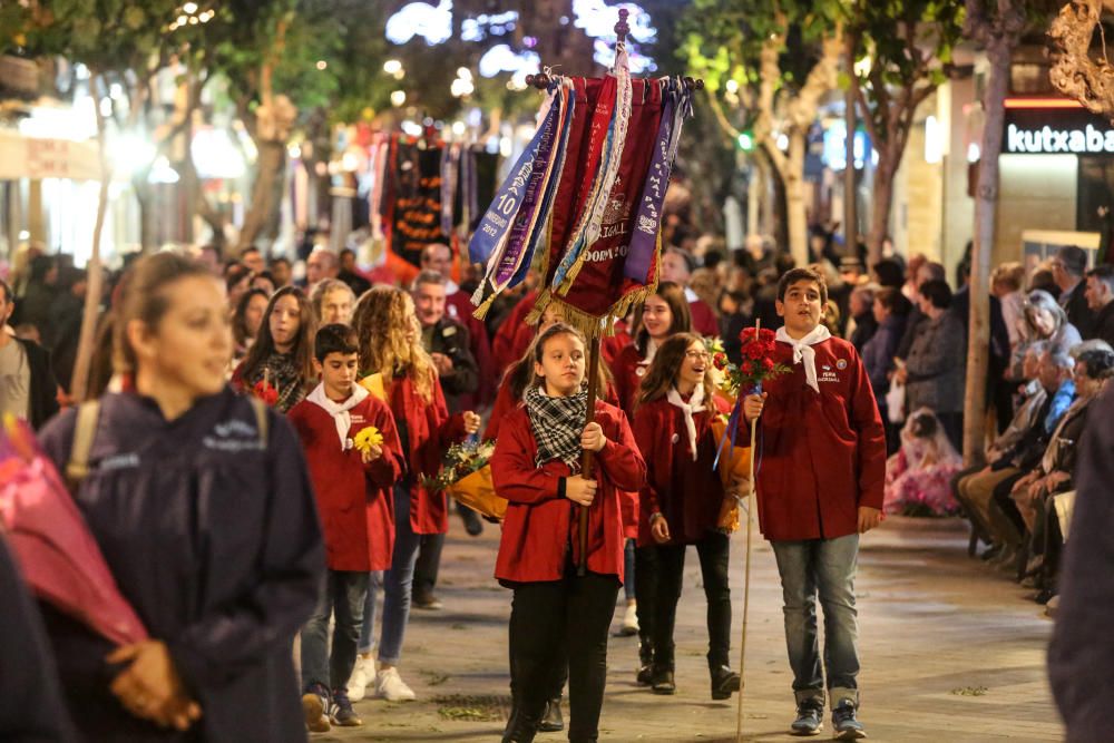 Ofrenda de flores a la Virgen