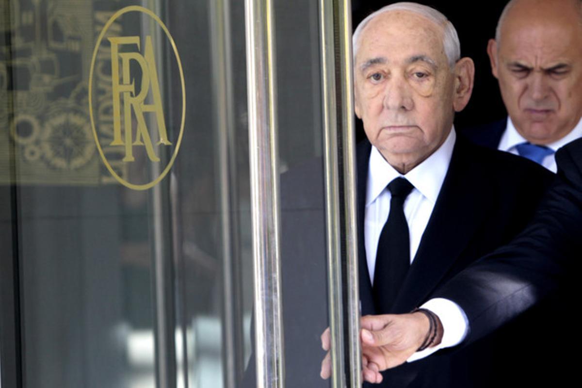 Isidoro Álvarez, president del grup El Corte Inglés, després de presidir la junta d’accionistes. Isidoro Álvarez, president del grup El Corte Inglés, després de presidir la junta d’accionistes.