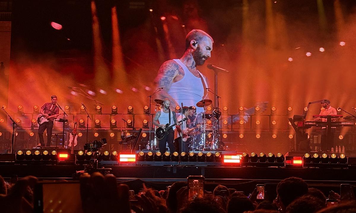Las mejores imágenes de Maroon 5 en su debut en Icónica Santalucía Sevilla Fest