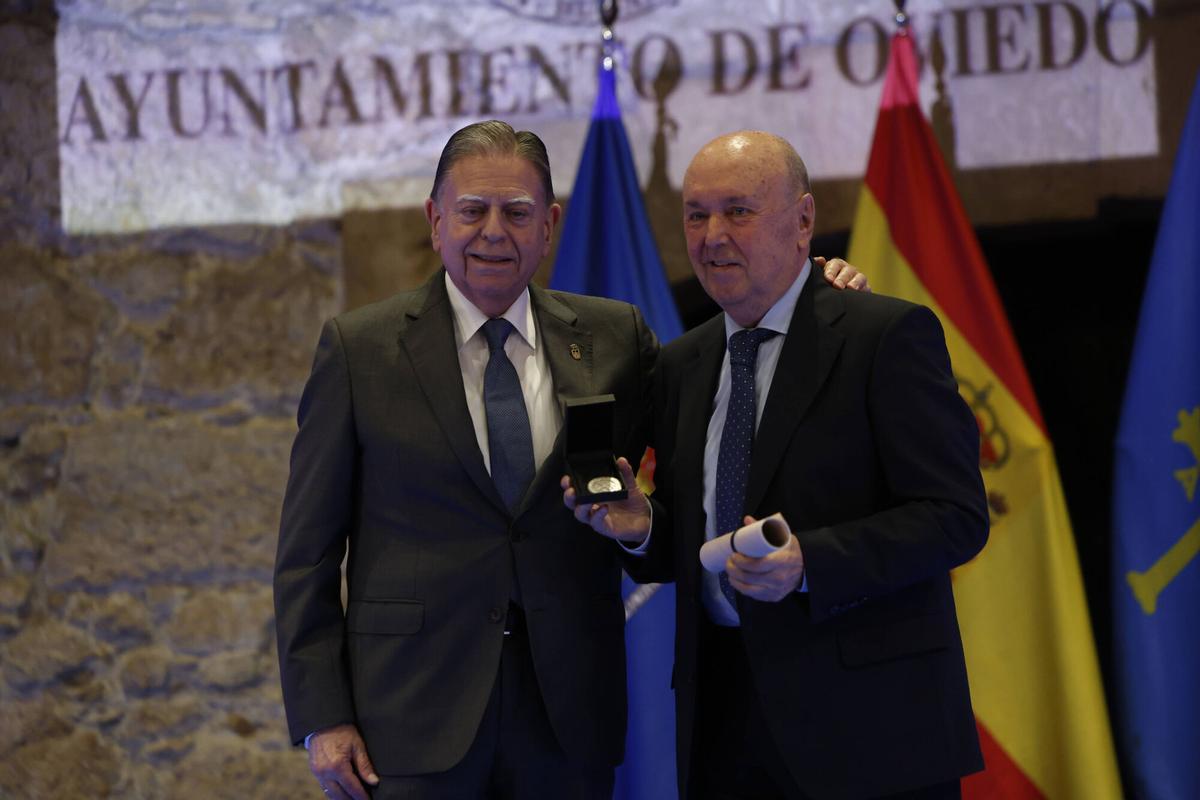 Oviedo reconoce los méritos deportivos, sociales y económicos con sus máximas distinciones