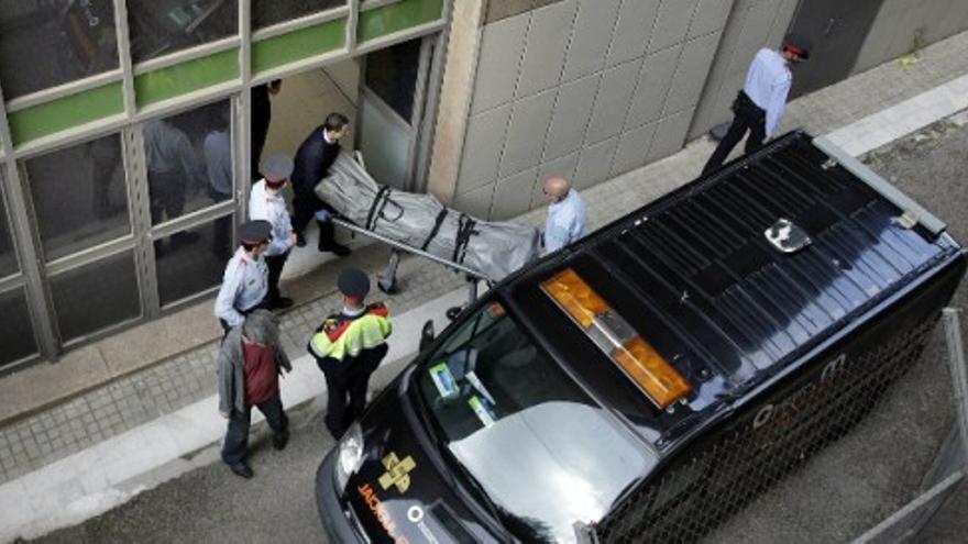 Un joven armado con una ballesta y un puñal mata a un profesor en Barcelona