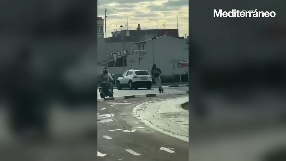 Vídeo: Indignación con joven que circula con patinete por la carretera y sin casco en Castellón