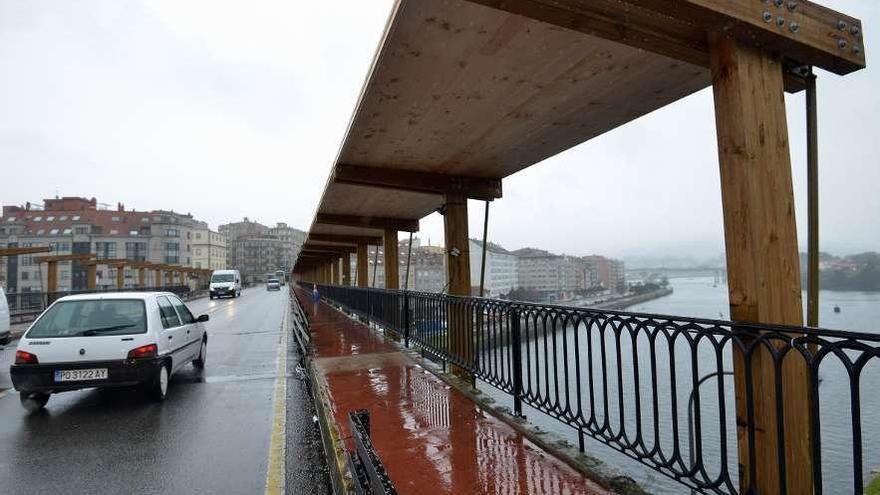 Desde el lunes, solo se podrá circular hacia Poio por el viaducto. // G. Santos