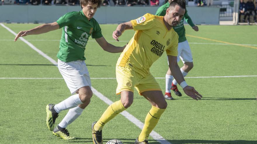 Marc Bech, en una acció del partit contra el Girona C.