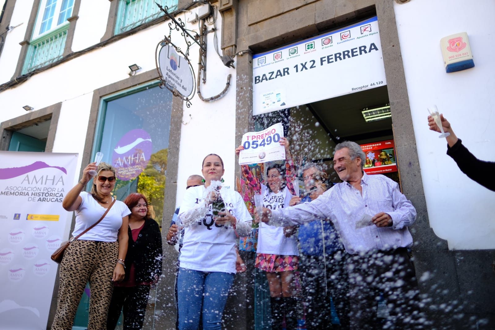 Celebración en Arucas, Gran Canaria, del premio del Gordo.