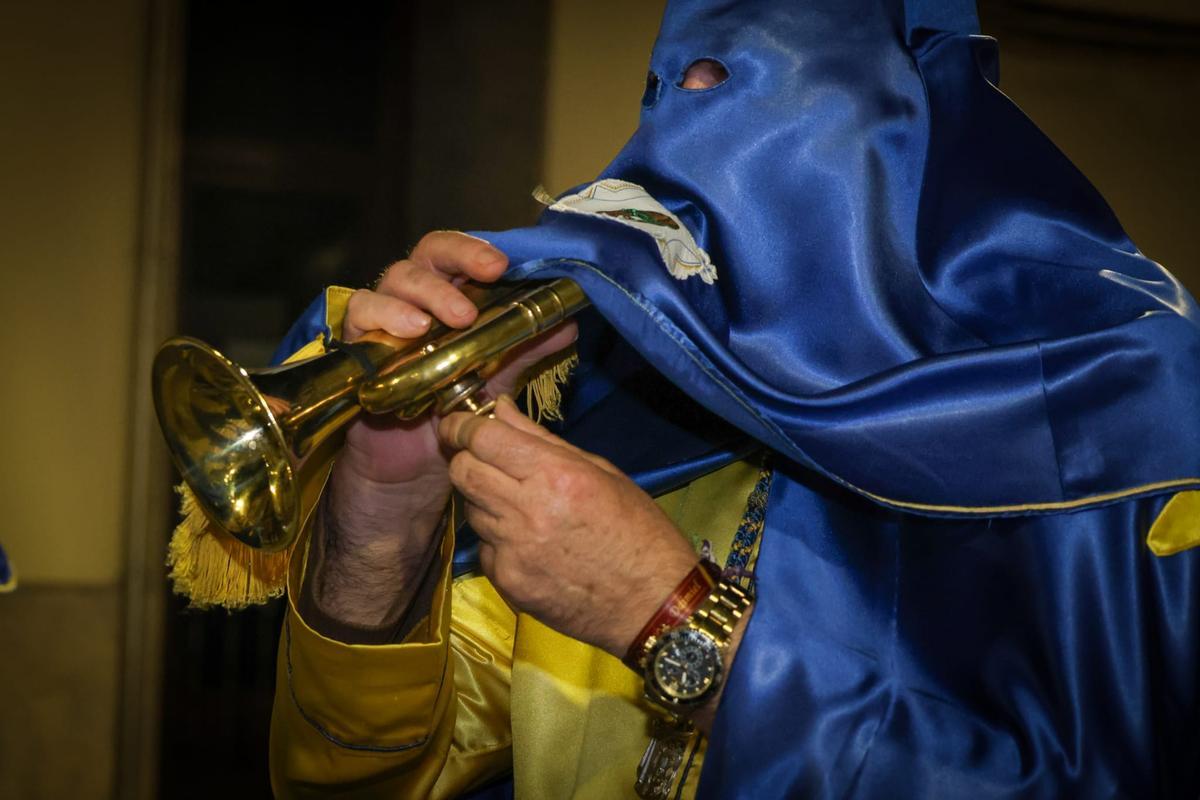 Cornetas en la procesión.