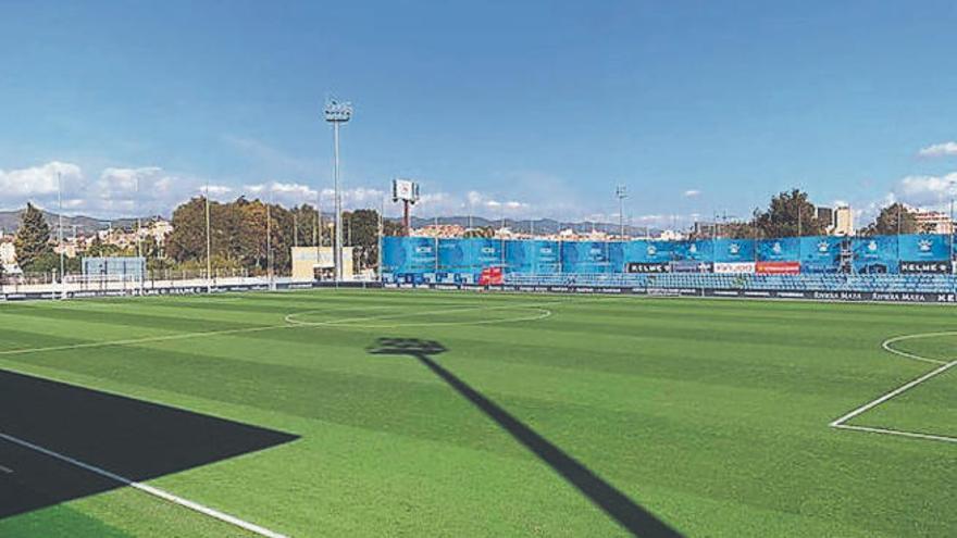 El campo de la Ciudad Deportiva Dani Jarque, absolutamente desierto a la hora del partido que abría la novena jornada.