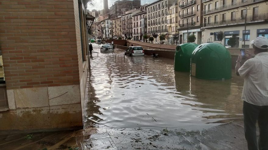 Los vecinos de Tarazona, tras la noche de las tormentas: &quot;No se veía nada a un metro de distancia y la calle era un manantial&quot;