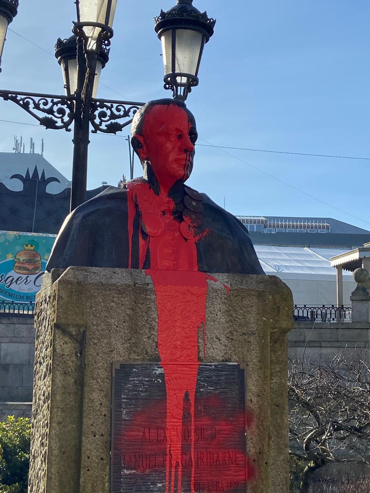 El busto de Manuel Fraga en Vilalba vandalizado este sábado