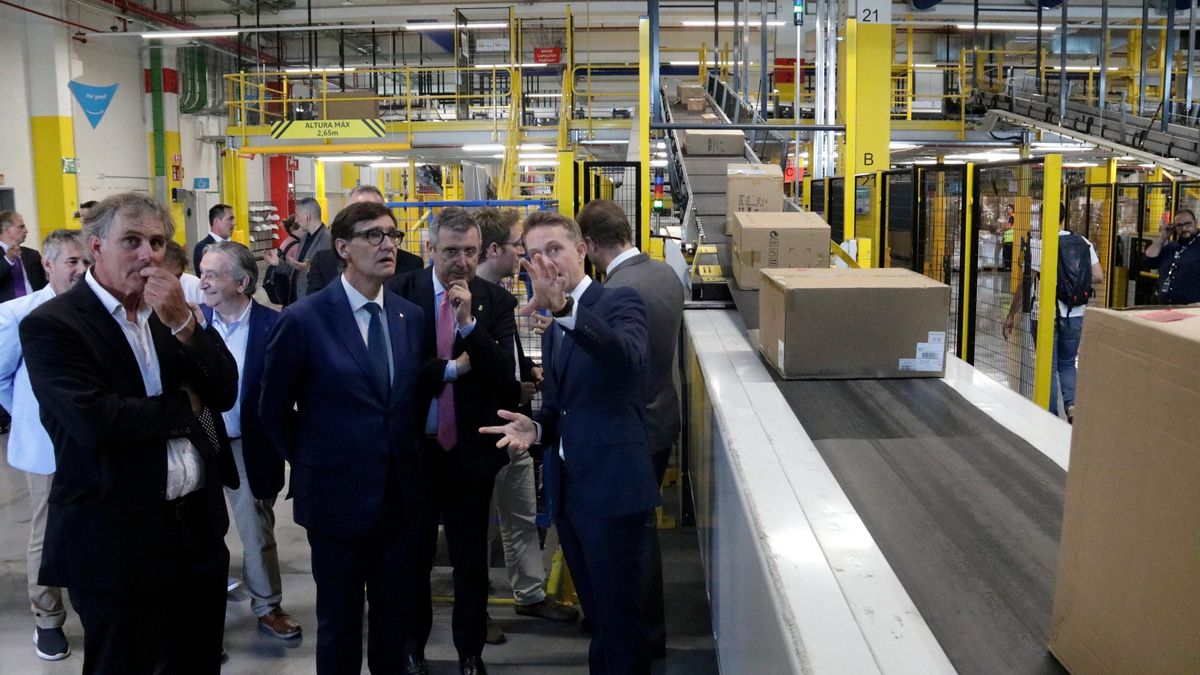 Les imatges de la visita de Salvador Illa pel segon aniversari del centre logístic d'Amazon al Far d'Empordà