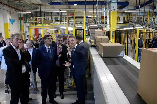 Les imatges de la visita de Salvador Illa pel segon aniversari del centre logístic d'Amazon al Far d'Empordà