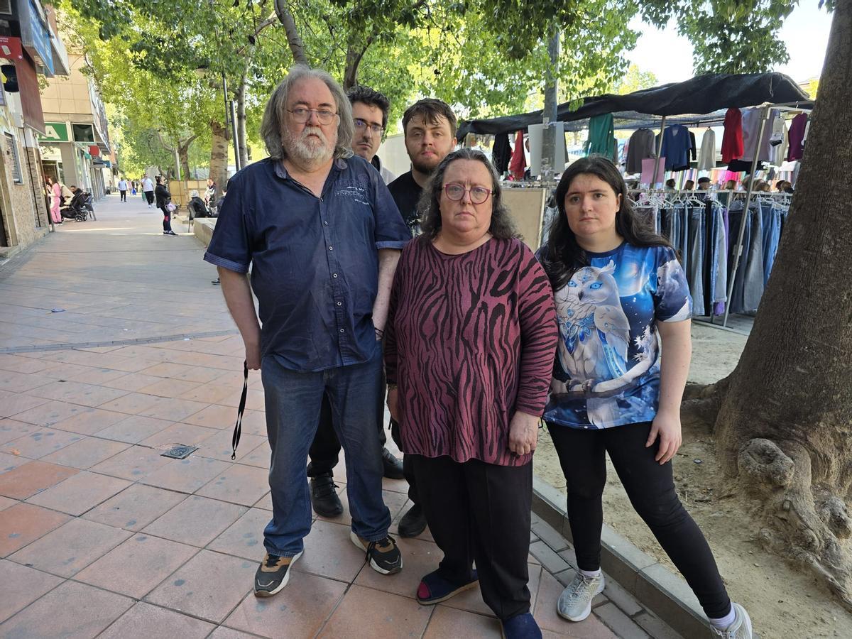 Los cinco miembros de la familia desahuciada.