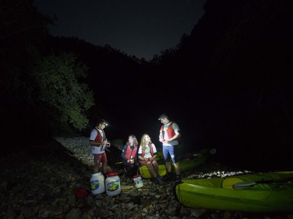 Recorrido fluvial nocturno en el Occidente surcando las aguas del río Navia y el Polea