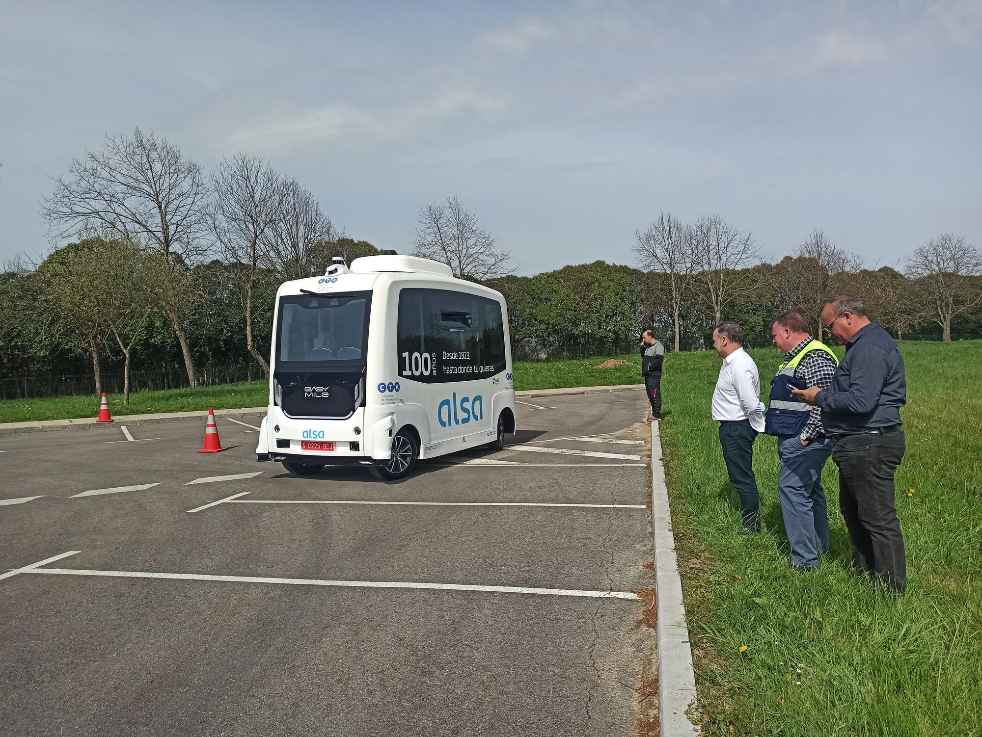 Así son las prácticas del bus autónomo en el Parque Tecnológico de Asturias, en Llanera