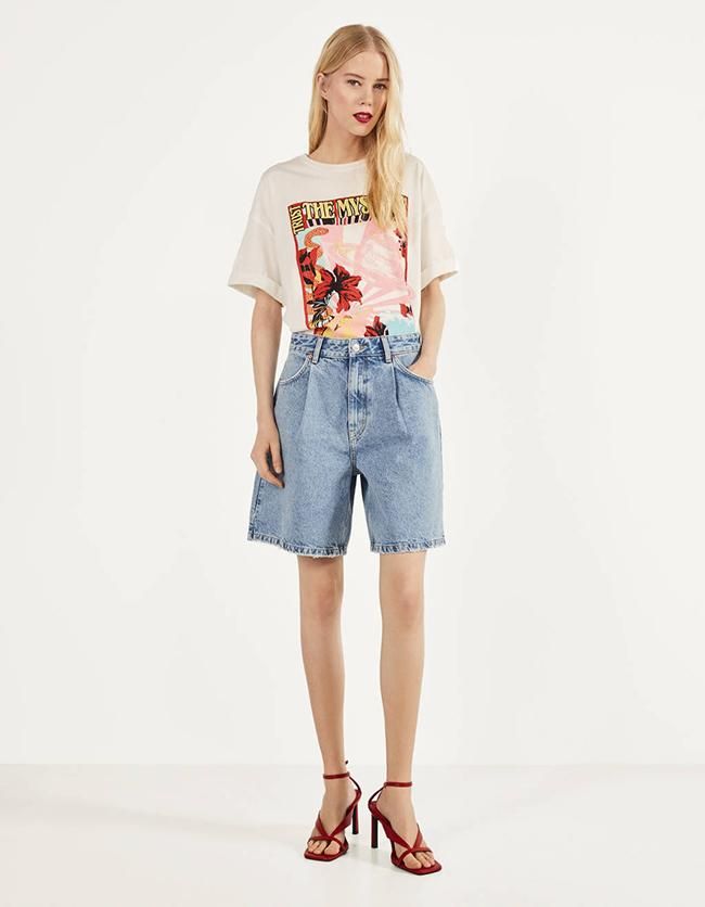 Bermuda con pinza denim combinada con camiseta estampada