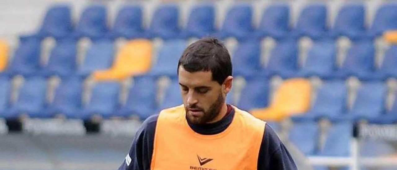 Gonzalo durante un entrenamiento con el Pontevedra. // Rafa Vázquez