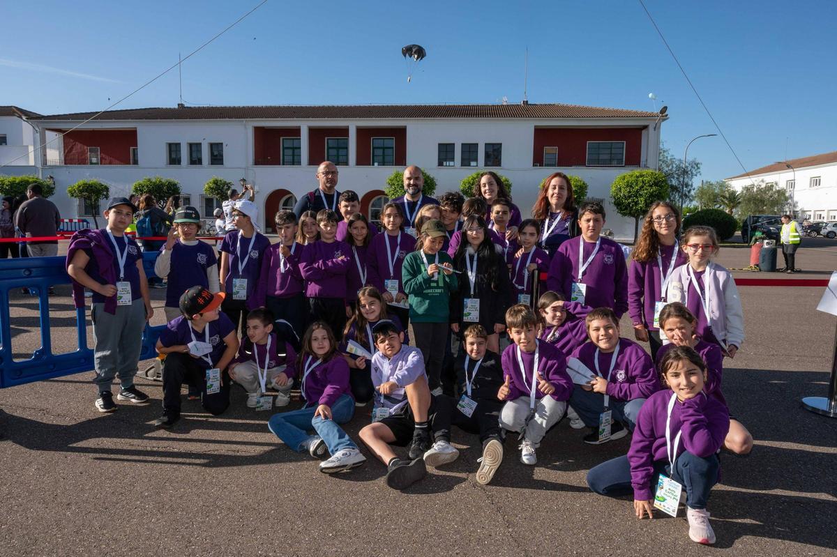 Fotogalería | 400 estudiantes lanzan dos cohetes en la base aérea de Talavera la Real