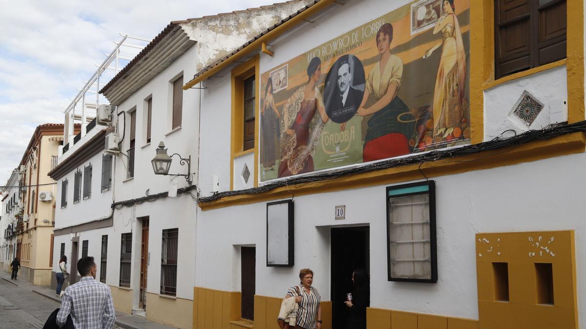Entrada del cine Delicias en Córdoba.