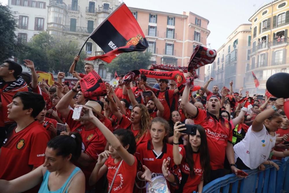 Real Mallorca feiert den Aufstieg mit seinen Fans