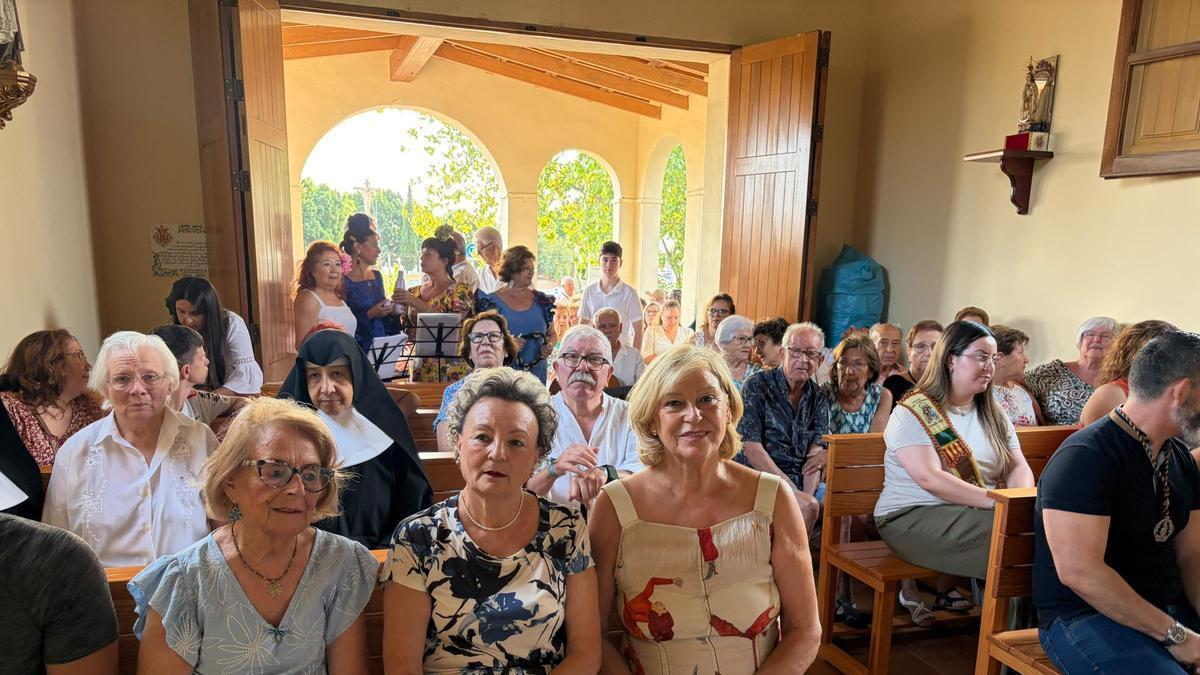 Misa de la celebración del Día de los Abuelos en la ermita de la Virgen del Carmen de Castelló.
