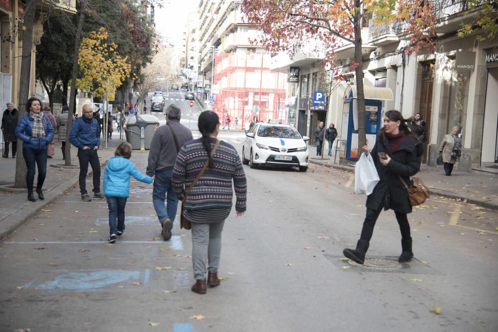 Illa de vianants al carrer Guimerà