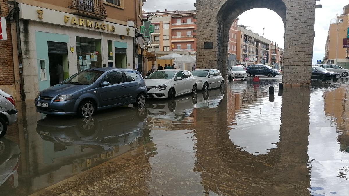 Tramo de la calle Corredera de Toro inundado tras una tormenta